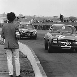 1968 British Saloon Car Championship: in up to 2000 cc class, leads Peter Arundell retired, action