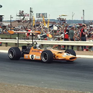 1969 South African Grand Prix. Kyalami, South Africa. 27/2-1/3 1969. Bruce McLaren M7A Ford) 5th position. Ref-69 SA 17. World Copyright - LAT Photographic