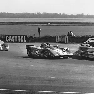1971 RAC Sports Car Championship. Thruxton, England. 12th April 1971. Rd 2. Jo Bonnier (Lola T212 Ford), 4th position, leads John Lepp (Chevron B19 Ford), 3rd position, action. World Copyright: LAT Photographic. Ref: B/W Print