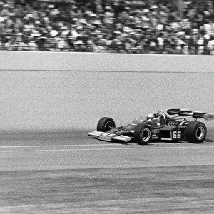 1972 Indianapolis 500. Indianapolis, Indiana, United States. 27 May 1972. Mark Donohue (McLaren M16B-Offenhauser), 1st position, action. World Copyright: LAT Photographic. Ref: B/W Print