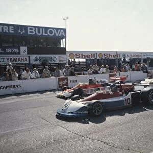 1976 Canadian Grand Prix: Ronnie Peterson, March 761 Ford, leads James Hunt, McLaren M23 Ford, and Vittorio Brambilla, March 761 Ford, at the start