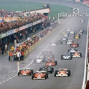 1977 Austrian Grand Prix: Niki Lauda leads James Hunt, Carlos Reutemann and Mario Andretti at the start of the race, action