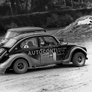 1977 British Rallycross Championship. Lydden Hill, England. 6th November 1977. John Button (VW Beetle), action. World Copyright: LAT Photographic. Ref: B/W Print
