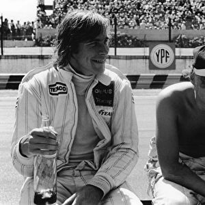 1976 F1 Season Collection: More images of Niki Lauda and James Hunt