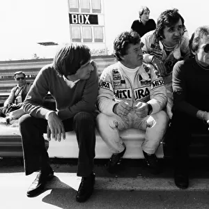 1981 Formula One World Championship. Bruno Giacomelli, Mario Andretti and Gerard Ducarouge sit in the pit lane, portrait. World Copyright: LAT Photographic. Ref: B/W Print