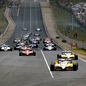 1982 South African Grand Prix: Rene Arnoux and teammate Alain Prost lead the rest of the field at the start