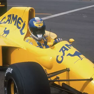 1990 United States Grand Prix. Phoenix, Arizona, USA. 9-11 March 1990. Derek Warwick (Lotus 102 Lamborghini). He exited the race when his rear suspension failed on lap 6. Ref-90 USA 20. World Copyright - LAT Photographic