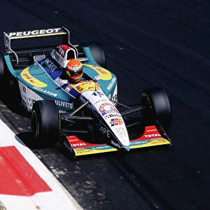 1995 Italian Grand Prix. Monza, Italy. 8-10 September 1995. Eddie Irvine (Jordan 195 Peugeot). Ref-95 ITA 52. World Copyright - LAT Photographic