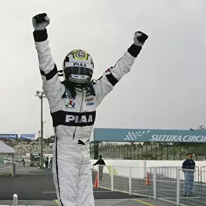 2005 Formula Nippon Championship Suzuka, Japan. 27th November 2005 Race winner Andre Lotterer (PIAA Nakajima), 1st positon, celebrates. World Copyright: Yasushi Ishihara / LAT Photographic ref: 2005FN_R9_005