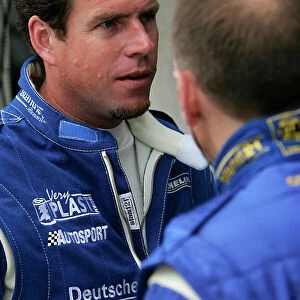 2005 Le Mans Test Day. 5th June 2005. Le Mans, France. B. Verdon-Roe (GBR) talks to A. Wallace (GBR) World Copyright: Peter Spinney/LAT Photographic. Ref: Digitqal Image Only