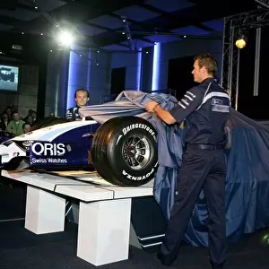 2007 Williams FW29 Launch Williams Conference Centre. Grove. 2nd February. Alex Wurz and Nico Rosberg unveil the new Williams FW29. Photo: Glenn Dunbar/LAT Photographic Ref: YY8P0692