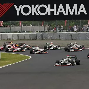 2017 Japanese Super Formula. Okayama, Japan. 27th - 28th May 2017. Rd 2. Race 1 Start of the race action World Copyright: Yasushi Ishihara / LAT Images. Ref: 2017SF_Rd2_Race1_001