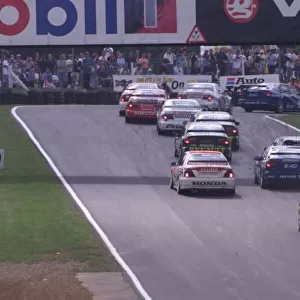 The cars head into Druids for the first time BTCC, Brands Hatch, 30 / 8 / 99 World JENNINGS / LAT Photographic