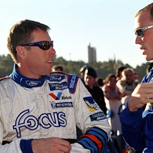 Colin McRae talks to Richard Burns. Argentina Rally 2000. Photo: McKlein / LAT