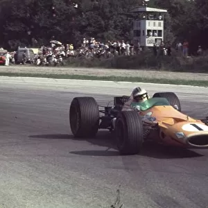 Denny Hulme, McLaren M7A (winner) Italian Grand Prix, Monza 8th September 1968 Rd 9 World LAT Photographic Tel: +44 (0) 181 251 3000 Fax: +44 (0) 181 251 3001 Ref: 68 ITA 053