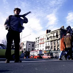 EDDIE IRVINE IN O'CONNELL ST IN DUBLIN, IRELAND WHERE HE LIVES PHOTO: LAT