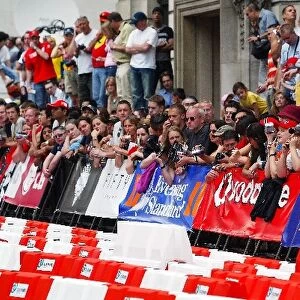 F1 Regent Street Parade: Fans enjoy the event