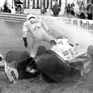 FIA Formula One World Championship 1980 Dutch Grand Prix, Zandvoort, Netherlands Alan Jones (Williams) Climbs from the wreck of his car. World Copyright: LAT Photographic. ref: 60mb B&W Scan