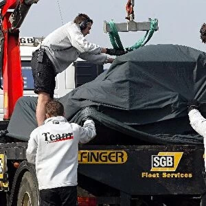 Formula One Testing: The car of Alex Wurz McLaren Mercedes MP4 / 18 is returned to the pits
