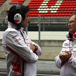 Formula One Testing: Francesco Nenci Toyota Race Engineer talks with Frank Dernie Toyota Advisor