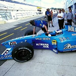 Formula One Testing: Giorgio Pantano tests a Benetton Playlife B200