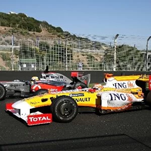 Formula One Testing: Nelson Piquet Renault R29 and Lewis Hamilton McLaren Mercedes MP4-24 practice their starts