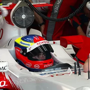 Formula One Testing: Ricardo Zonta Toyota TF106 Third Driver with an engineer