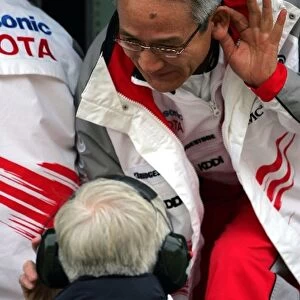 Formula One Testing: Tsutomu Tomita Chairman of Toyota Racing and Toyota Team Principal talks with Nick Shorrock Director of Michelin F1 Activities