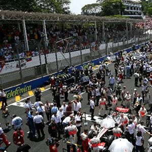 Formula One World Championship: The grid forms up