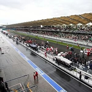 Formula One World Championship: The grid as the race is stopped