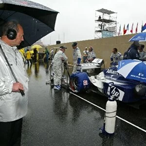 Formula One World Championship: McLaren boss Ron Dennis takes a close look at the BMW Williams FW25 on the grid