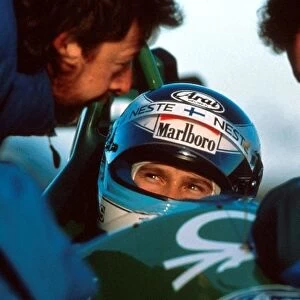 Formula One World Championship: Mika Hakkinen tests the Benetton B189 for the first time, receiving advice from Benetton engineers
