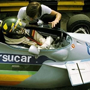 Formula One World Championship: Richard Divila Copersucar Designer talks with Wilson Fittipaldi, who finished the FD02 in thirteenth place