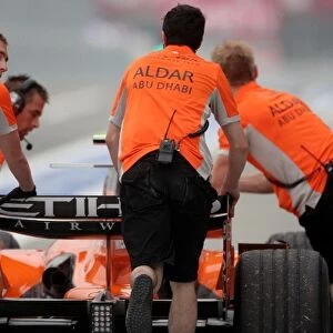 Formula One World Championship: Spyker mechanics push a car in the pits