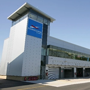 GP Live Launch: The new for 2006 pit complex at Donington Park
