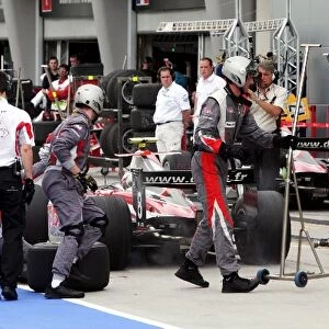 GP2 Asia Series: Kamui Kobayashi DAMS makes a pit stop