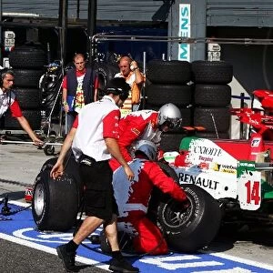 GP2: Franck Perera DAMS makes a pit stop