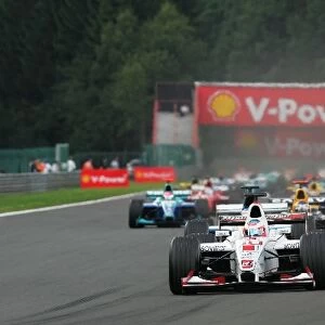 GP2 Series: Nico Rosberg ART leads at the start of the race