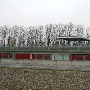 Imola Circuit Construction: The new pit buildings have been constructed on top of the old Variatnte Bassa chicane