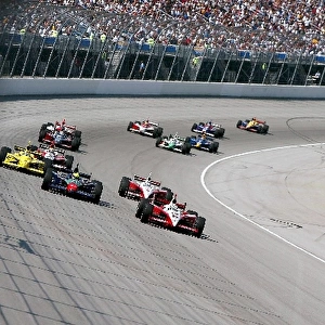 Indy Racing League: Fouth placed Tomas Scheckter Target Chip Ganassi Racing G-Force Toyota leads the field through turn one