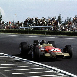 Jackie Oliver, Lotus 49B (3rd place) Mexican Grand Prix, Mexico City, 1-3 Nov 68 World LAT Photographic Tel: +44(0) 181 251 3000 Fax: +44(0) 181 251 3001 Ref: 68 MEX 12