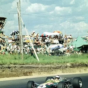 Jim Clark, Lotus 49 (winner) South African Grand Prix, Kyalami, 1st January 1968 Rd 1 World LAT Photographic Tel: +44 (0) 181 251 3000 Fax: +44 (0) 181 251 3001 Ref: 68 SA 02
