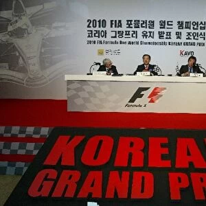 Korean Grand Prix Press Conference: Bernie Ecclestone FOM President, Mr. Jun-yung Park Governor of Jeollanam-do Provincial Government and Mr