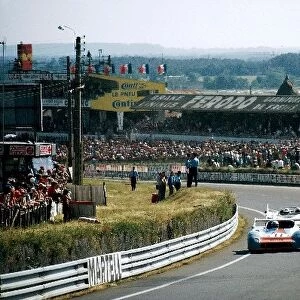 Le Mans 24 Hours: Derek Bell / Jacky Ickx Gulf Research Racing Gulf GR8 Ford won the race