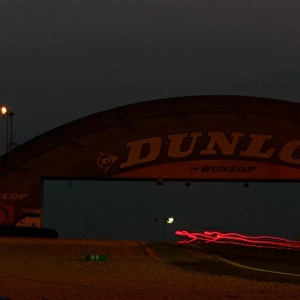 Le Mans 24 Hours: Dunlop Bridge at night