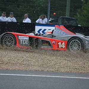 Le Mans 24 Hours: Narain Karthikeyan Kolles Audi R10 TDI spins into the gravel