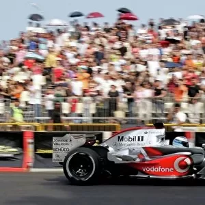 Mika Hakkinen Demonstrates F1 car in Singapore