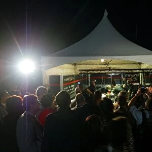 Minardi F1x2 Bulgaria: Crowds gather to watch the Minardi F1x2 on the streets of Sofia at night