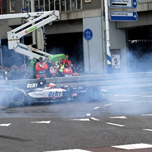 Minardi Ms-Side Monaco: Robert Doornbos, Minardi Cosworth PS04B, performs donuts for the fans