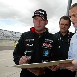 Minardis Thunder at the Rock: Jos Verstappen, Minardi, signs an autograph